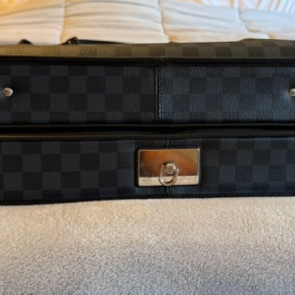 LOUIS VUITTON Garment Bag (3 hanger, pre owned, like new!) - Picture 5 of 15